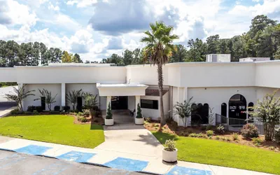 Photo 2 - Cottonwood Suites Savannah Hotel & Conference Center