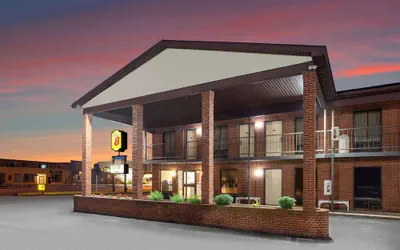 Photo 2 - Super 8 by Wyndham Sandusky