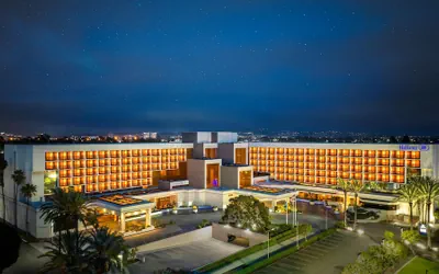Photo 2 - Hilton Orange County/Costa Mesa