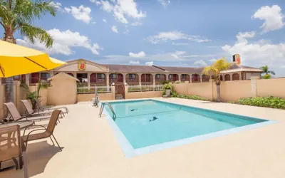 Photo 2 - Super 8 by Wyndham Kingsville