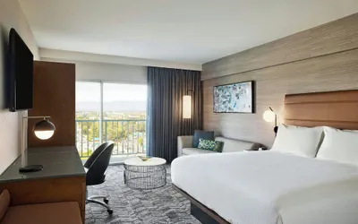 Photo 2 - Courtyard by Marriott Los Angeles - Sherman Oaks