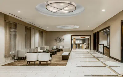 Photo 2 - Crowne Plaza Chicago Ohare Hotel & Conf Ctr by IHG