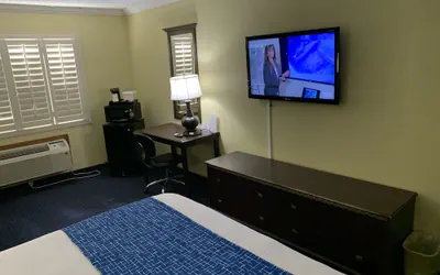 Photo 3 - Travelodge by Wyndham Odessa