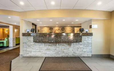 Photo 3 - Comfort Inn & Suites East Hartford - Hartford