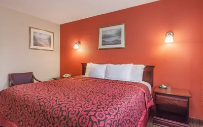 Photo 2 - Red Carpet Inn