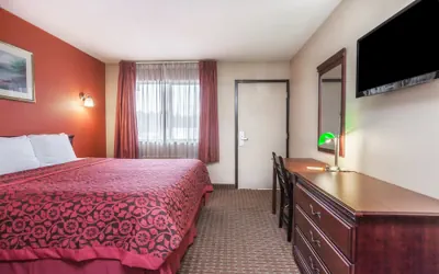 Photo 4 - Red Carpet Inn
