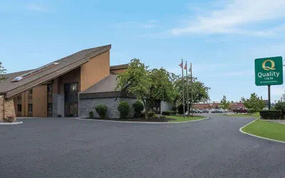 Photo 2 - Quality Inn Toledo Westgate