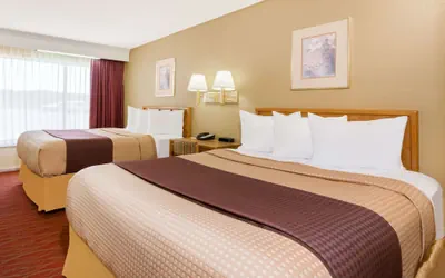 Photo 4 - Days Inn by Wyndham Staunton