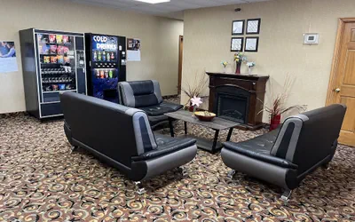 Photo 2 - Days Inn by Wyndham Staunton