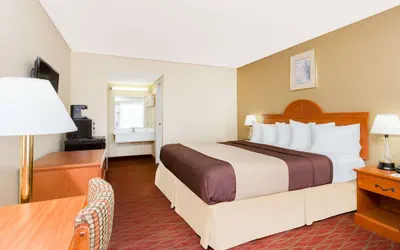 Photo 5 - Days Inn by Wyndham Staunton