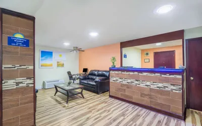 Photo 2 - Days Inn by Wyndham Statesville