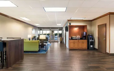 Photo 4 - Comfort Inn South Oceanfront