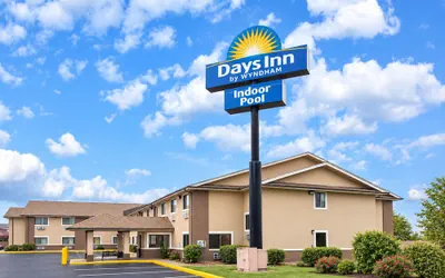 Photo 2 - Days Inn by Wyndham Topeka