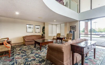 Photo 4 - Comfort Inn Cleveland Airport
