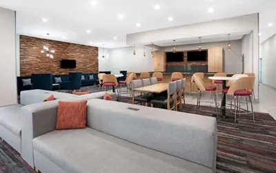 Photo 4 - La Quinta Inn & Suites by Wyndham Lewisville