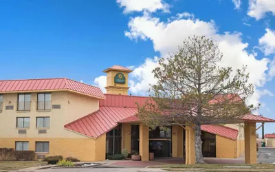 Photo 2 - La Quinta Inn & Suites by Wyndham Salt Lake City - Layton