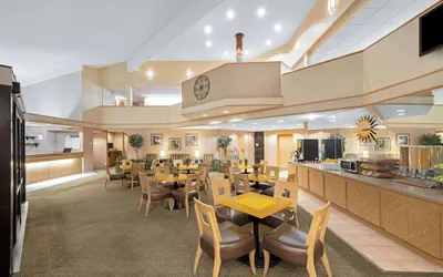 Photo 3 - La Quinta Inn & Suites by Wyndham Salt Lake City - Layton