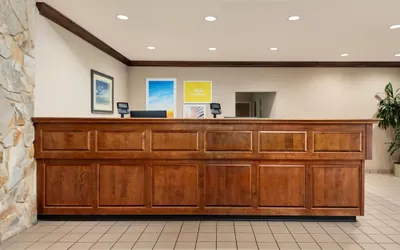 Photo 3 - Days Inn by Wyndham Lexington