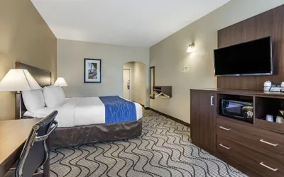 Photo 5 - Comfort Inn & Suites Orange County John Wayne Airport