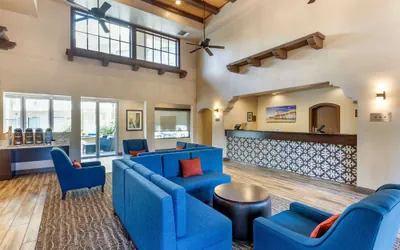 Photo 4 - Comfort Inn & Suites Orange County John Wayne Airport