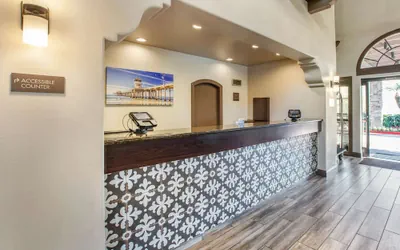 Photo 3 - Comfort Inn & Suites Orange County John Wayne Airport