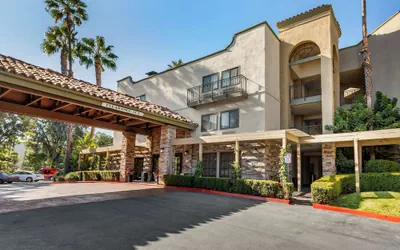 Photo 2 - Comfort Inn & Suites Orange County John Wayne Airport