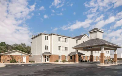 Photo 2 - Best Western Beacon Inn