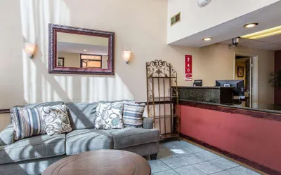 Photo 5 - Econo Lodge Inn & Suites Riverside - Corona