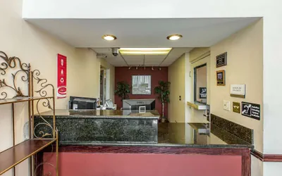 Photo 3 - Econo Lodge Inn & Suites Riverside - Corona