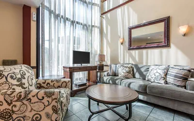 Photo 4 - Econo Lodge Inn & Suites Riverside - Corona