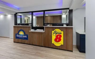 Photo 3 - Days Inn by Wyndham Baltimore Northwest