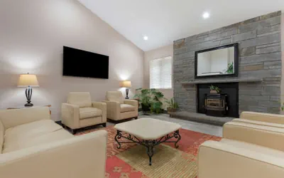 Photo 2 - Best Western University Inn