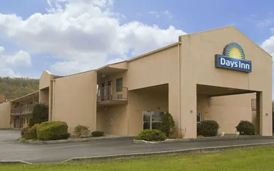 Photo 2 - Days Inn by Wyndham Morehead