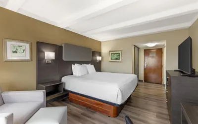 Photo 2 - Best Western Plus Madison-Huntsville Hotel