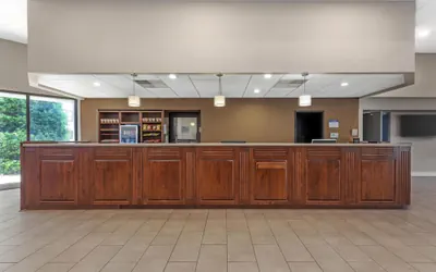 Photo 5 - Best Western Plus Madison-Huntsville Hotel