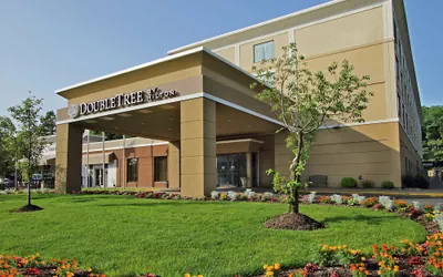 Photo 2 - DoubleTree by Hilton Mahwah