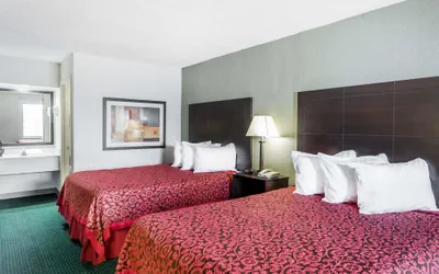 Photo 5 - Days Inn by Wyndham Hendersonville