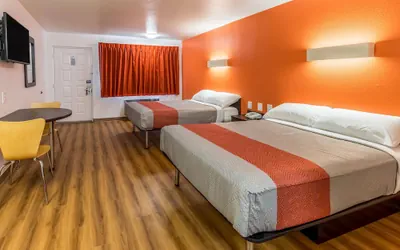 Photo 2 - Motel 6 Arlington, TX - UTA