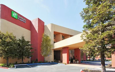 Photo 2 - Holiday Inn Express Union City (San Jose) by IHG