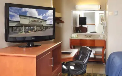 Photo 5 - Quality Inn University