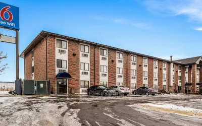 Photo 2 - Motel 6 Elk Grove Village, IL