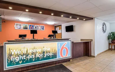 Photo 5 - Motel 6 Elk Grove Village, IL