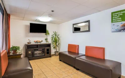 Photo 4 - Motel 6 Elk Grove Village, IL