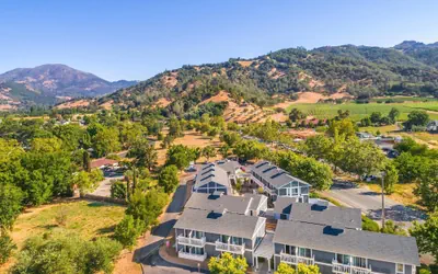 Photo 2 - UpValley Inn & Hot Springs Napa Valley, an Ascend Collection Hotel