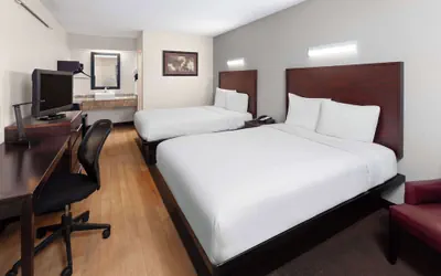 Photo 5 - Travelodge by Wyndham Peoria
