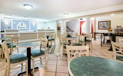 Photo 4 - La Quinta Inn by Wyndham Farmington