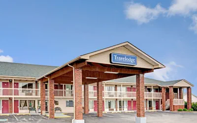 Photo 2 - Travelodge by Wyndham Sellersburg / Louisville North