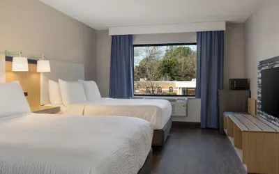 Photo 4 - Lake Norman Inn and Suites