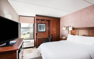 Photo 5 - Hampton Inn West Springfield