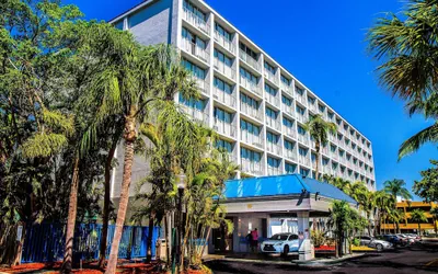 Photo 2 - North Miami Beach Gardens Inn & Suites